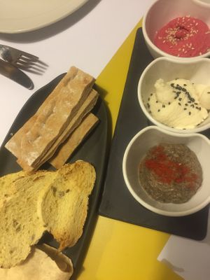 Vegan hummus  at Malmo in Valencia