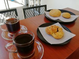 Chemex, nudo de ajo, pandebono, y cincha mexicana  at Cósmico Restaurante in Cundinamarca
