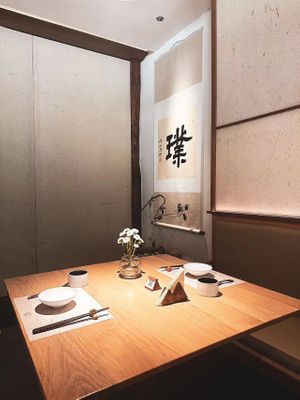 Table Setting at Nature's Own - 璞·植物料理 in Hangzhou