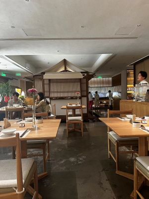 Atmosphere at Nature's Own - 璞·植物料理 in Hangzhou