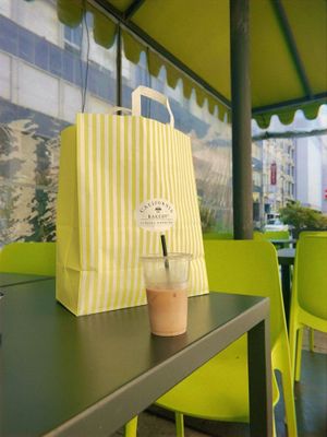 Outdoor seating and takeaway  at California Bakery - Corso Garibaldi in Milan