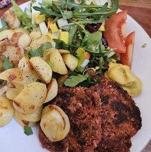 Buletten mit Bratkartoffeln at Café Ceci in Potsdam