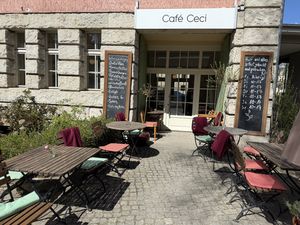 outdoor seating  at Café Ceci in Potsdam