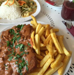 Schnitzel Waldschrat at Mae's in Bonn