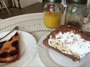 Maulwurf Kuchen und Käsekuchen gluteinfrei at Mae's in Bonn