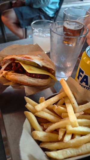 Cheeseburger and fries at Brödernas in Visby