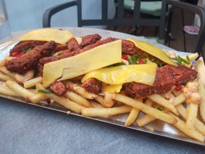 Vegan loaded fries at Brödernas in Visby