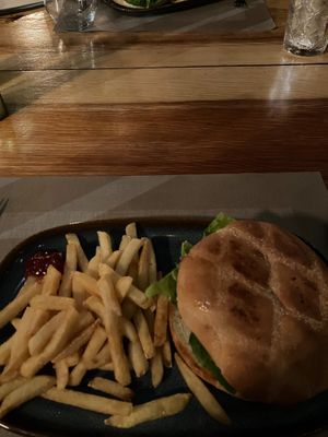 Vegan chicken burger and chips at Kongshallen in Gudvangen