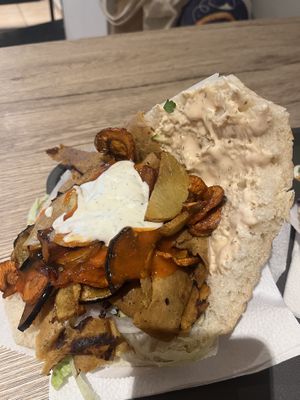 Seitan döner mit alles  at Tat Gemüse Döner & Pizza in Dusseldorf