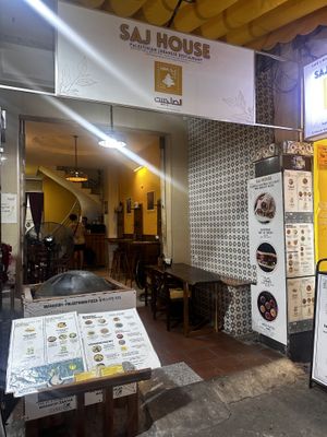 Está en una calle pequeña, pero fácil de encontrar   at Saj House in Nha Trang