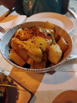 Patatas bravas at El Rebost de l'Estel in Tarragona