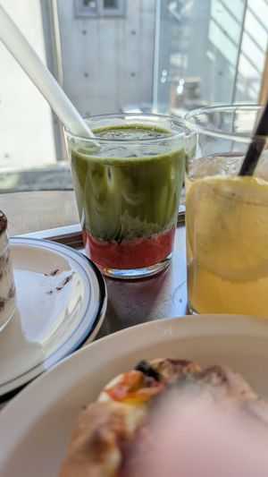 Lemonade with sorbet and strawberry matcha at Leedorim in Seoul