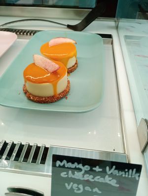 Vegan cheesecakes at Picnic in Antibes