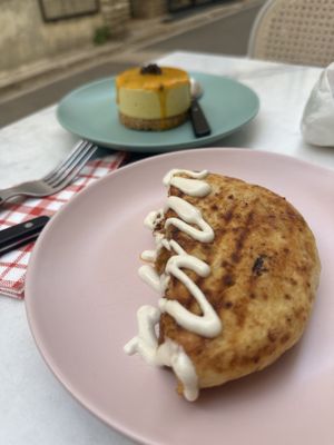 VEGAN CHIPOTLE CHICKEN & PEPPER TOASTIE sooooo good!

  at Picnic in Antibes