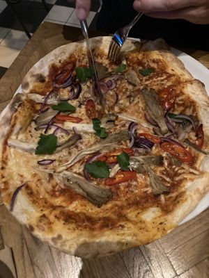 Pizza mit Austernpilzen, roten Zwiebeln und Chili #Veganuary at Aposto Aschaffenburg in Aschaffenburg