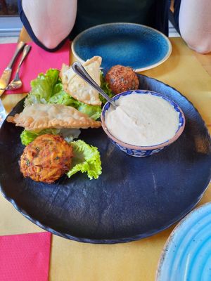 Vegan startet (Falafel, Pakora, Samosa, and something) at Orient Experience in Venice