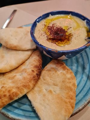 Hummus with bread at Orient Experience in Venice
