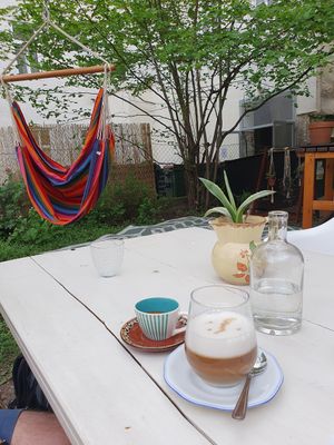 Milchkaffee mit Hafermilch und Espresso at frei Yoga & Café in Vienna