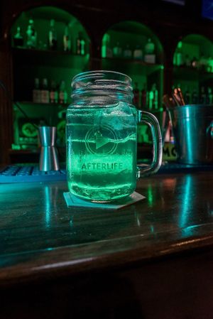 Este cóctel secreto de sabor ácido renueva tu chi, eleva tu espiritualidad y aumenta tu poder en cualquier partida.
Puedes pedirla con un toque de vodka por 1€ más. at Afterlife eSports Gamer Bar in Barcelona