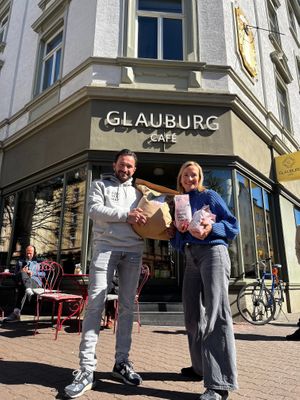 Mehmet & Lena Iyigün für Biohof May at Glauburg Café in Frankfurt