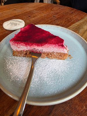 Rote Beete Himbeer Kuchen at Café Hommage in Erfurt