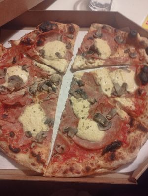 Classic Vegan Pizza at Top Pizza in Ljubljana