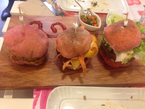 mini burgers at Rayen Vegano in Madrid