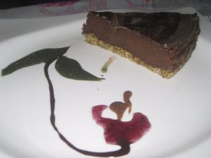 Raw peanut butter cake at Rayen Vegano in Madrid