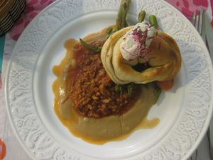 Seitan pasty with tomato sauce and mash at Rayen Vegano in Madrid