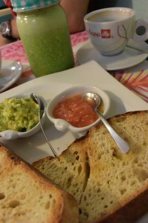 breakfast at Rayen Vegano in Madrid