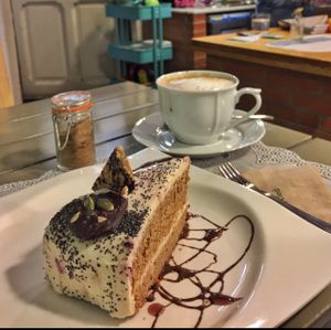 Carrot cake and soy latte at Rayen Vegano in Madrid