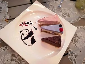 raw cakes at Rayen Vegano in Madrid