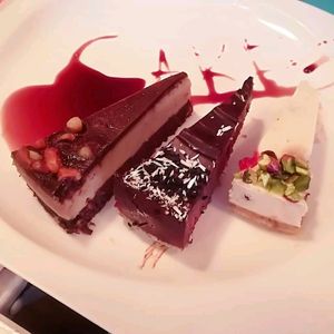 raw cake at Rayen Vegano in Madrid