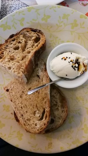 vegan cheese toast at Rayen Vegano in Madrid