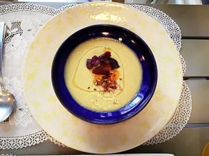 Crema de Calabacin y Manzana al Curry at Rayen Vegano in Madrid