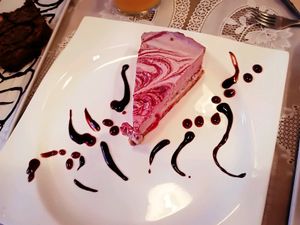 Trata de frambuesa y pomelo at Rayen Vegano in Madrid