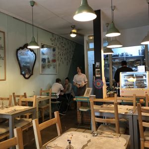 Dining room at Rayen Vegano in Madrid