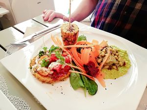 Polenta Pizzeta and Sicilian tomatoes at Rayen Vegano in Madrid