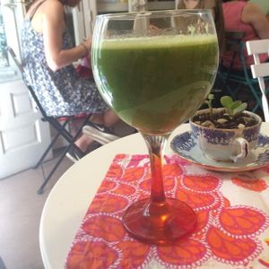 zumo verde at Rayen Vegano in Madrid