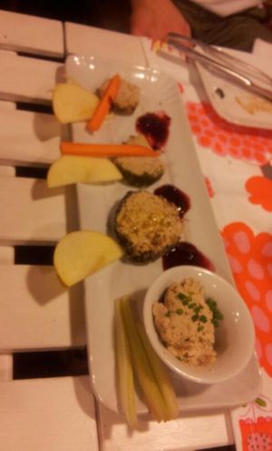 Aguacate relleno de quinoa. at Rayen Vegano in Madrid