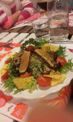 Aguacate relleno de quinoa. at Rayen Vegano in Madrid