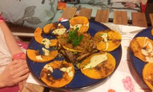 Calabaza con seitán (increíblemente buena).
Pumpkin with seitan (incredibly good!). at Rayen Vegano in Madrid