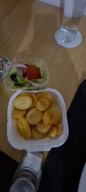 Side salad and fried 🥔 at Veggie House in Frankfurt