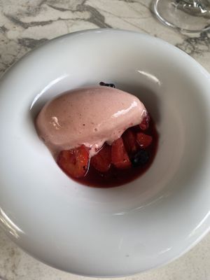 Sorbet avec fruits rouges   at Auberge Des Aryelets in Aulon