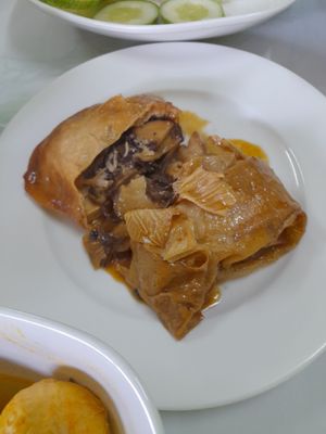 Vegan duck. Doesn't look like duck. Doesn't taste like duck (I've never had duck in my life), but it's vegan duck at Lục Bổ Đề Duyen in Ho Chi Minh City