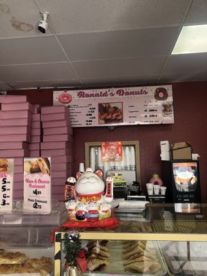 Store   at Ronald's Donuts in Las Vegas