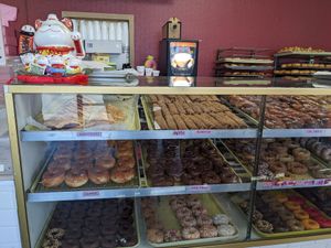 Everything on the top two shelves vegan at Ronald's Donuts in Las Vegas