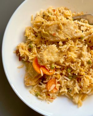 I bought Heura bocados in La Sirena, and cooked vegan pilaf. Ingredients: basmati rice, Heura bocados, carrots, green peas, garlic, onions, nooch, water, sunflower oil, salt. at La Sirena in Premia De Mar