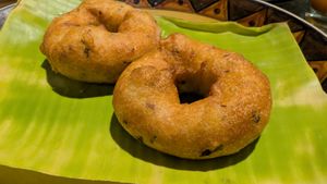Vadais at Naivedyam in New Delhi