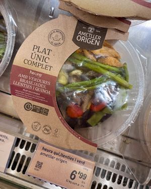 Ready vegan meal: vegetables with lentils, quinoa and Heura "bocados" at Ametller Origen in Premia De Mar